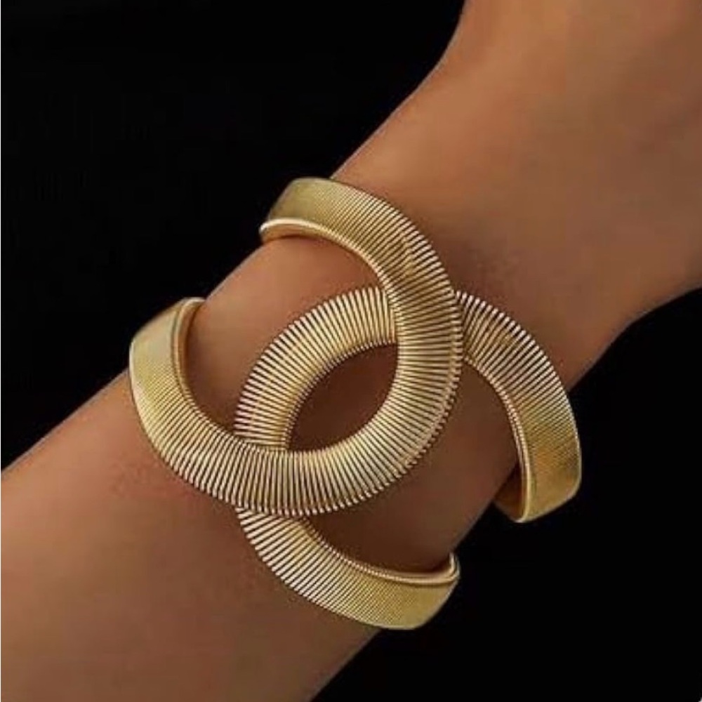 Super cute, gold tone, costume cuff Bracelet